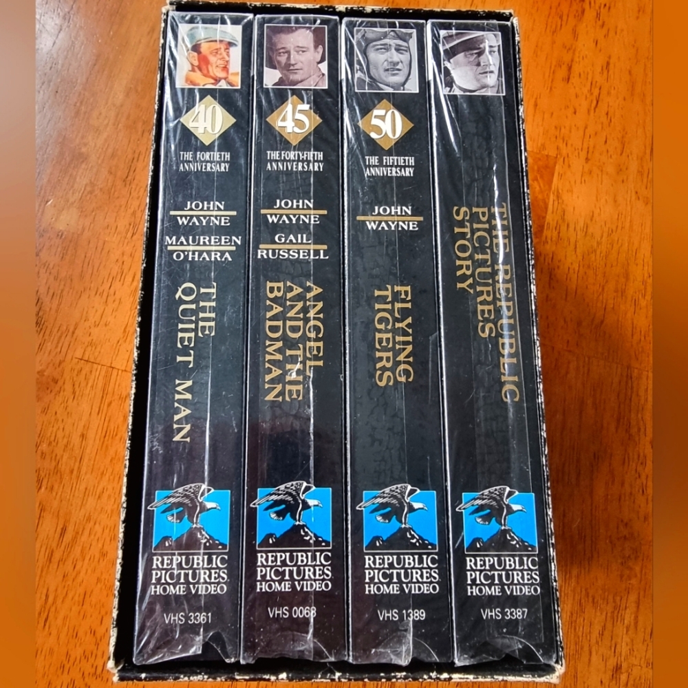 JOHN WAYNE Vintage Boxed Set of 4 VHS Movies The Anniversay Collection